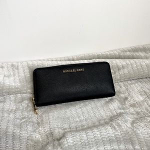 MICHAEL Michael Kors - Saffiano Leather Continental Wallet